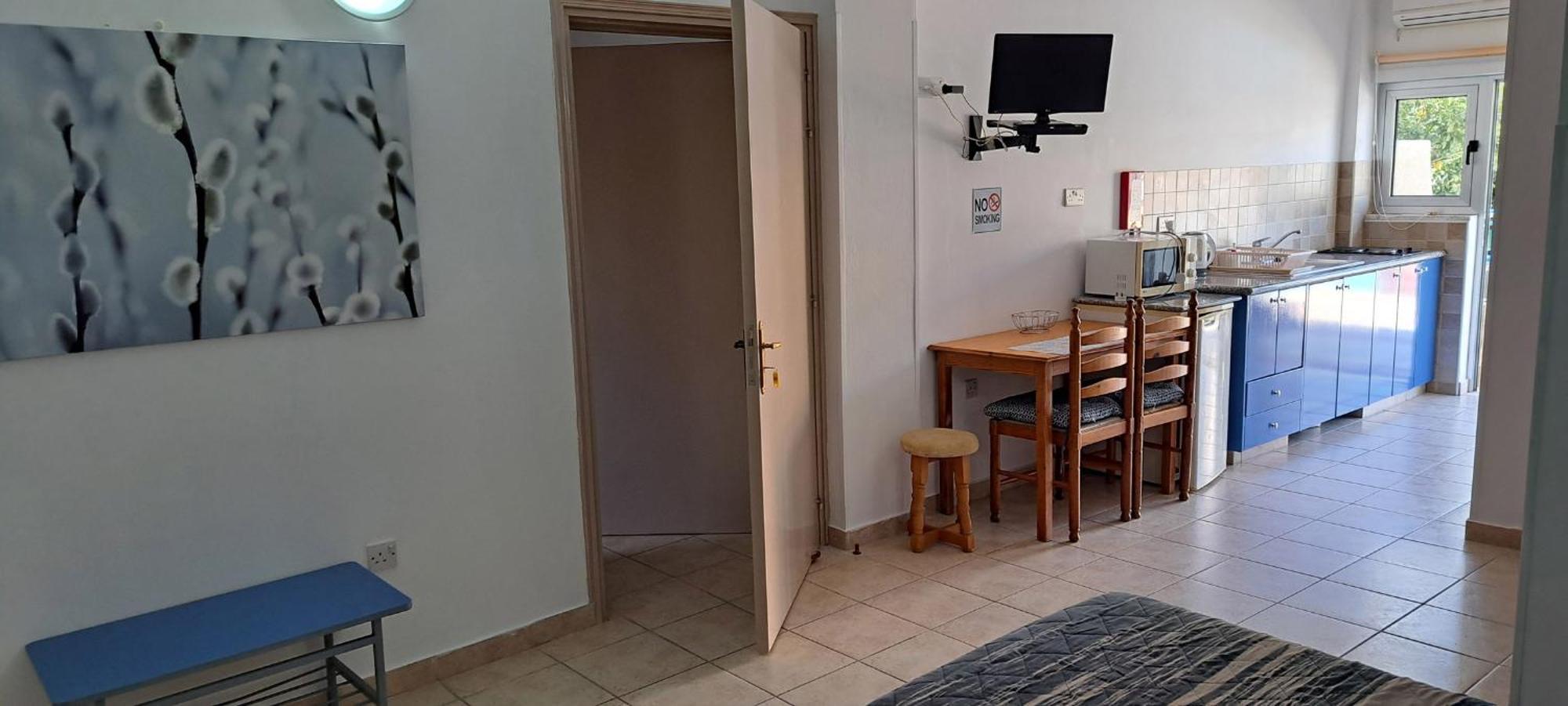 C & A Hotel Apartments Polis Bagian luar foto