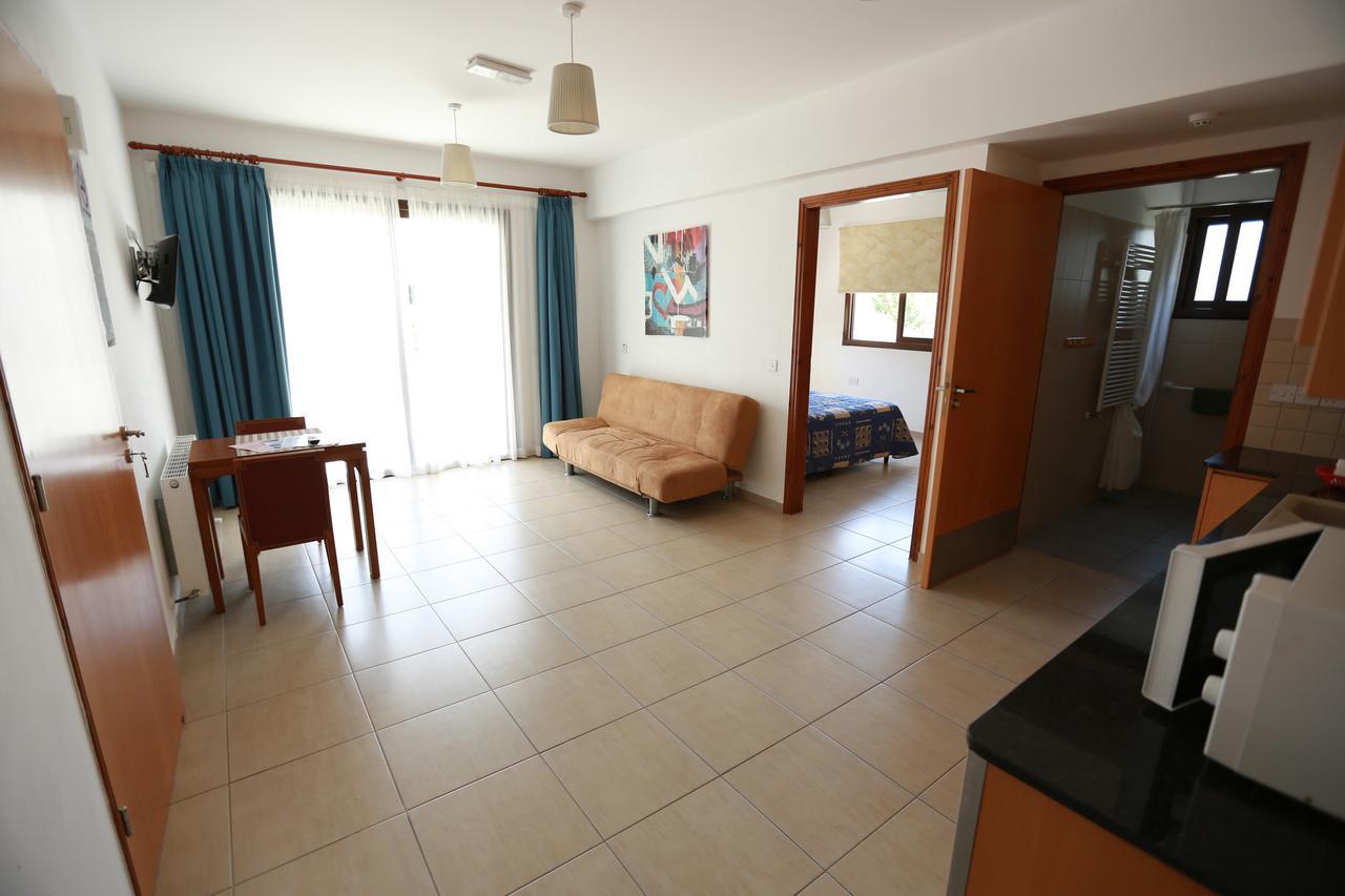 C & A Hotel Apartments Polis Bagian luar foto