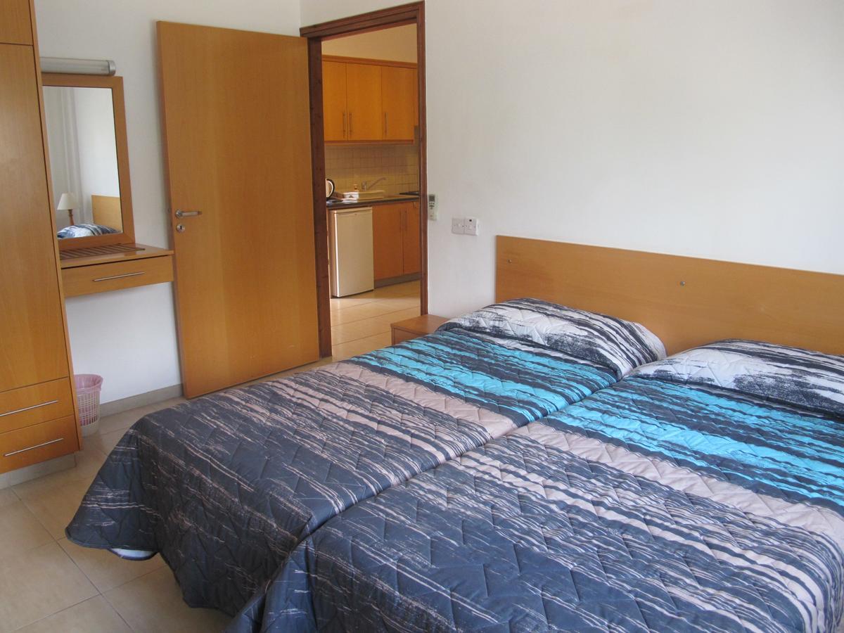C & A Hotel Apartments Polis Bagian luar foto