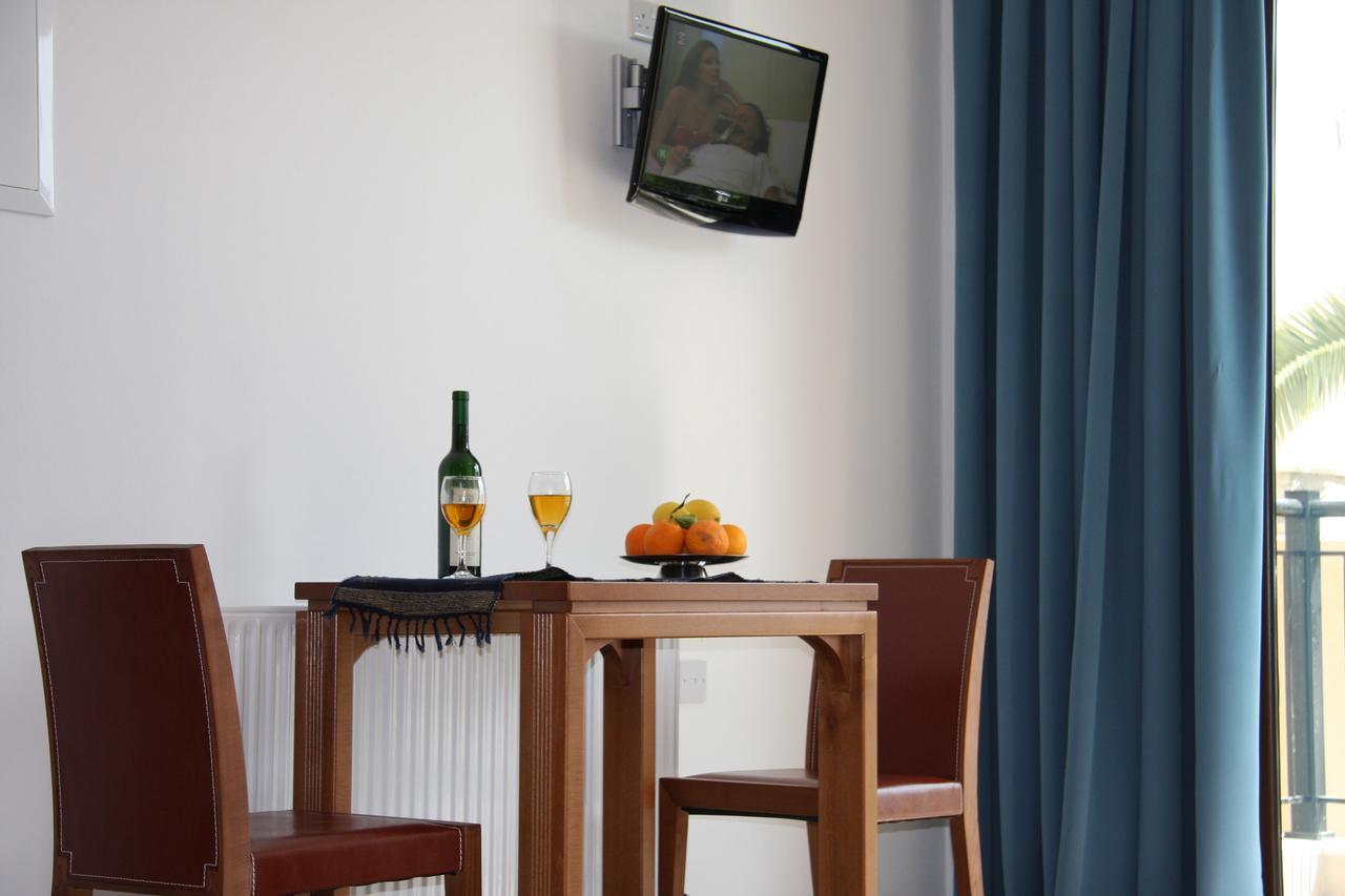 C & A Hotel Apartments Polis Bagian luar foto
