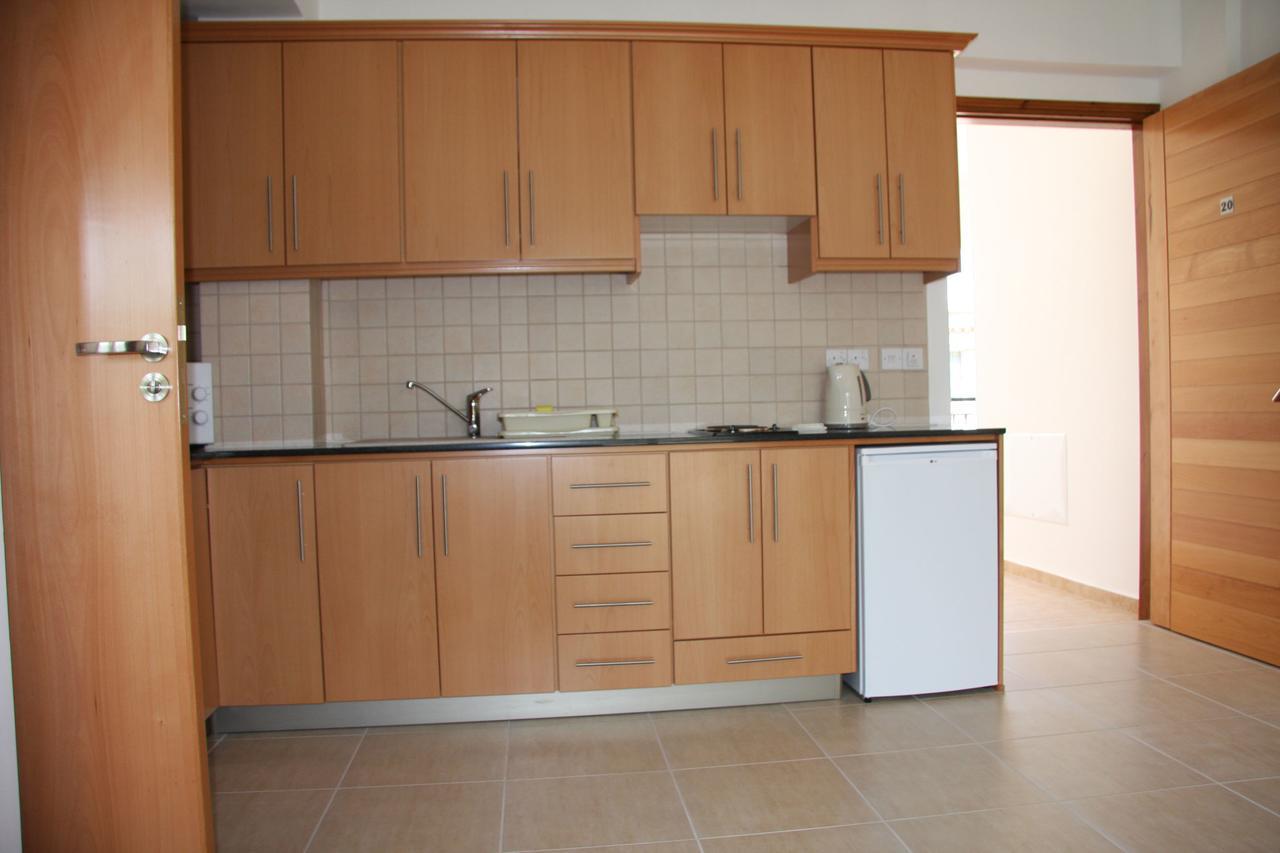 C & A Hotel Apartments Polis Bagian luar foto